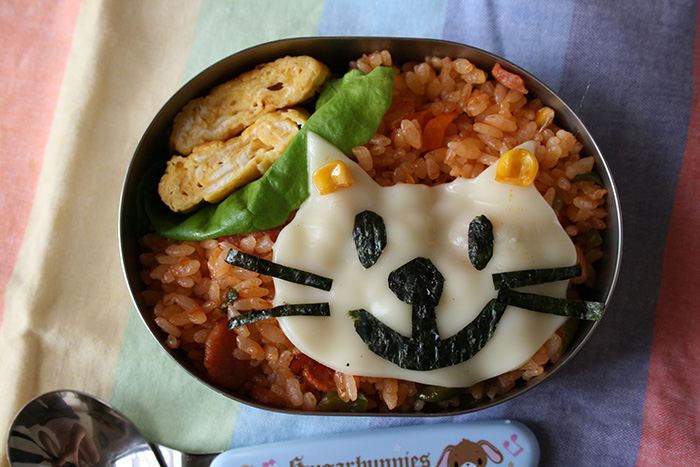 【幼稚園児のお弁当】チーズでかたどった猫ちゃん、にっこり♪